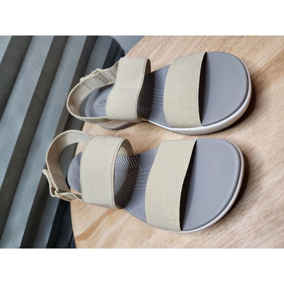 Clarks Arla Jacory Sandals Women's size 10 Wide Soft Gold - Picture 4 of 9